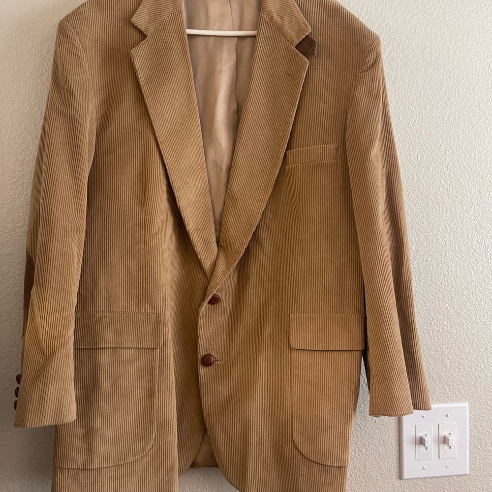 Size 48L  Brookleigh mens 2 button, brown elbow patches
Excellent conditions